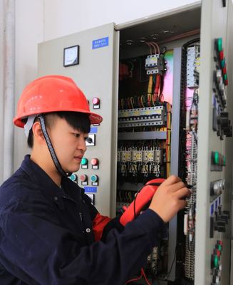 長(zhǎng)江日?qǐng)?bào):楊泗港排水站張蓉:泵站救急&ldquo;智多星&rdquo;